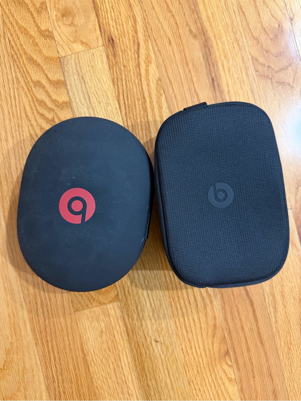 Beats Hard Shell Carrying Cases with Signature 'b' Logo - Black and Red